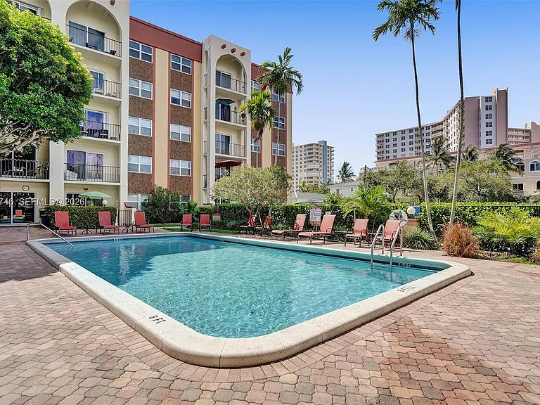400 N Riverside Dr #410 — Photo 33