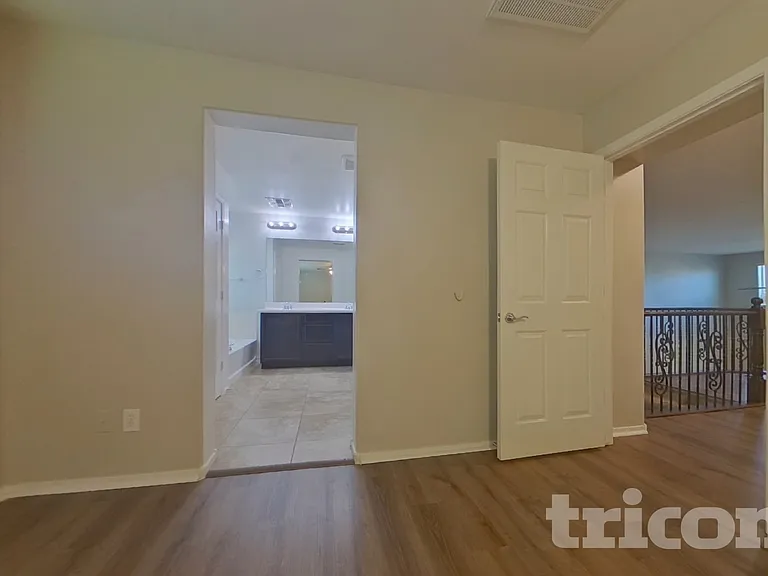 5733 W Milada Dr — Photo 6