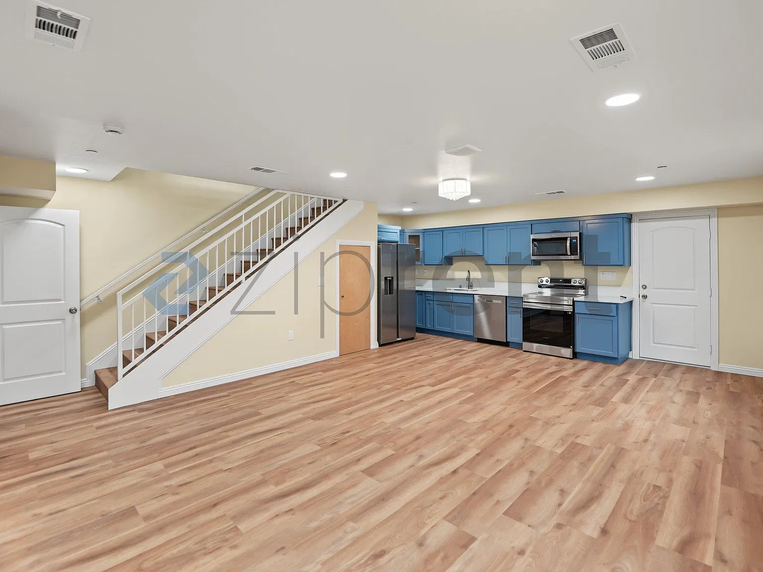 4 bed, 1600 sqft, $4,900 — Photo 4