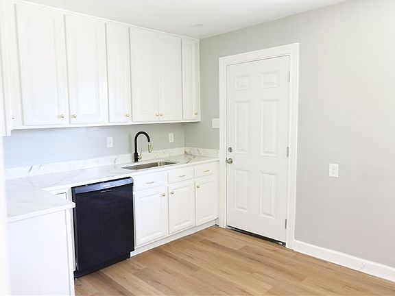 4th image of 7054 Tullis Dr