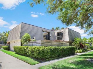 210 2nd Ter, Palm Beach Gardens, FL 33418