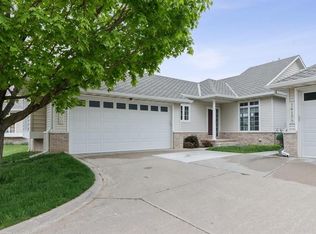 14160 Pinnacle Pointe Dr, Clive, IA 50325