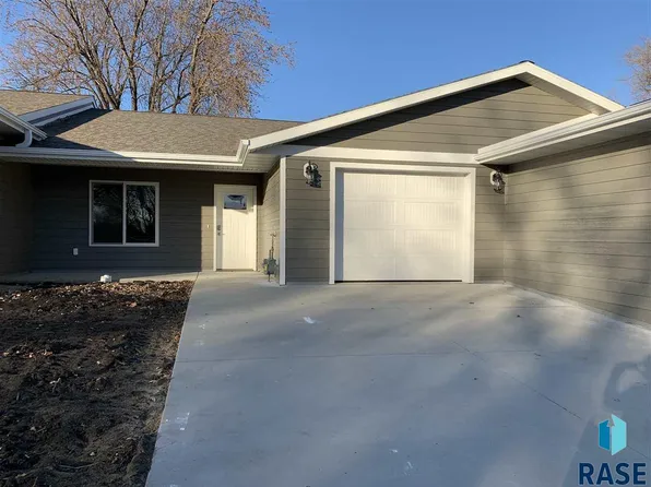 104 W Barck Ave, Luverne, MN 56156