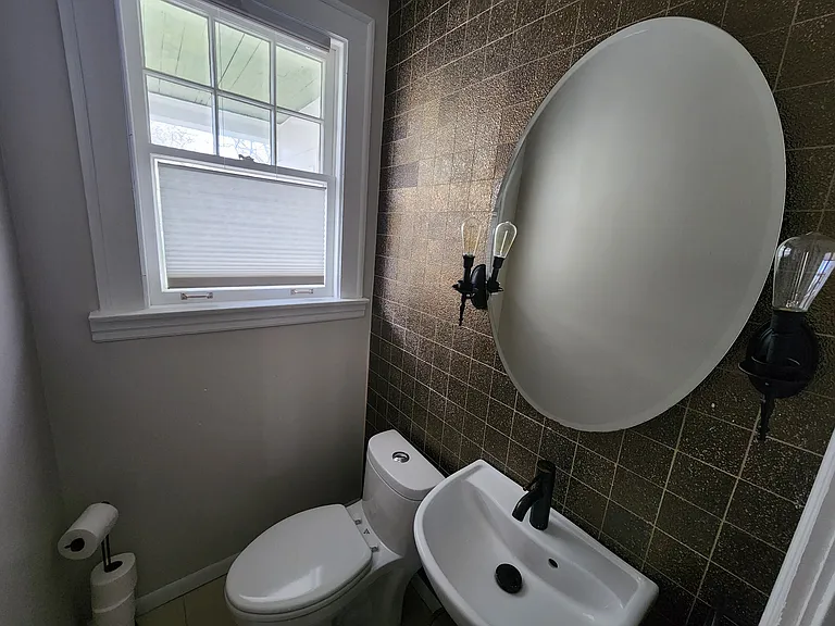 246 Maple Ave — Photo 6