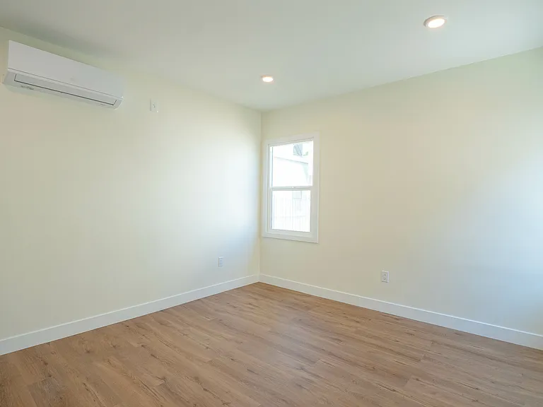 1038 S Westmoreland Ave — Photo 14