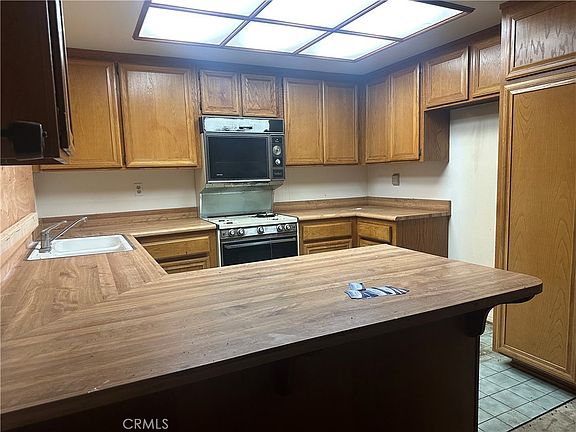 3rd image of 15958 Filbert St