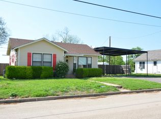810 S Harrison St, West, TX 76691