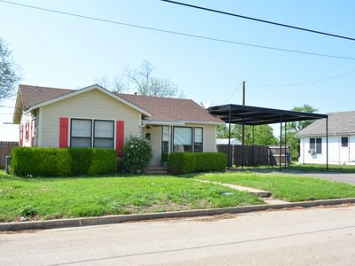 810 S Harrison St, West, TX, 76691