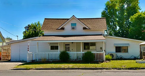 744 NW Claypool St Photo 1