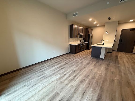 4th image of 531 W Washington Ave #125