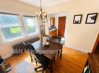 1065 W Dakin St APT 2, Chicago, IL 60613