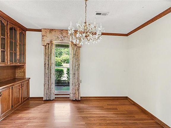 4th image of 100 Springridge Ct