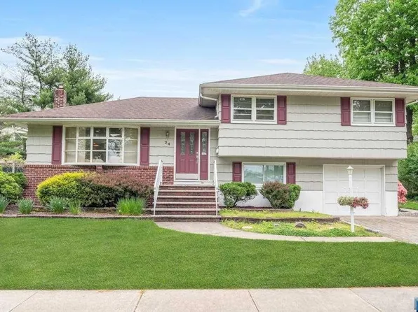 24 Pyle St, Oradell, NJ 07649