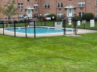 12 Colonial Village Dr APT 6, Arlington, MA 02474