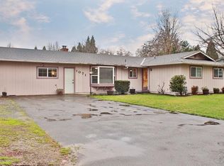 1071 Omaha Dr, Grants Pass, OR 97527