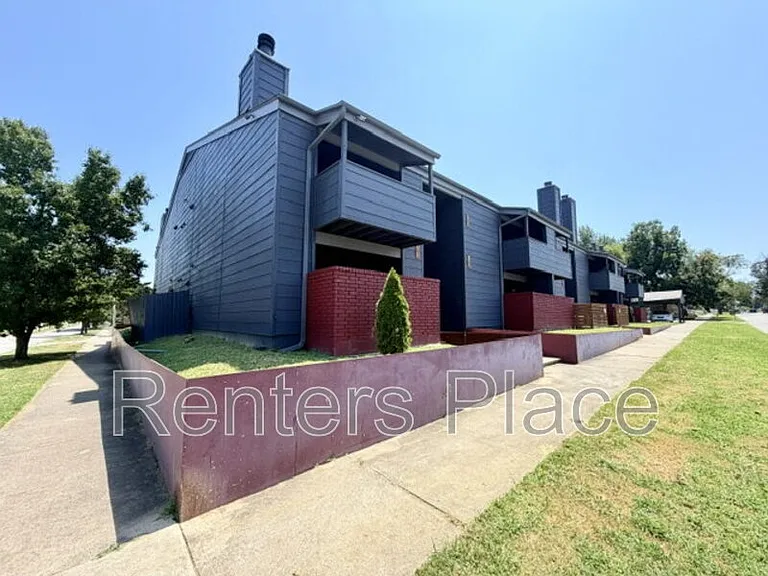 1207 S Quaker Ave #101 — Photo 1