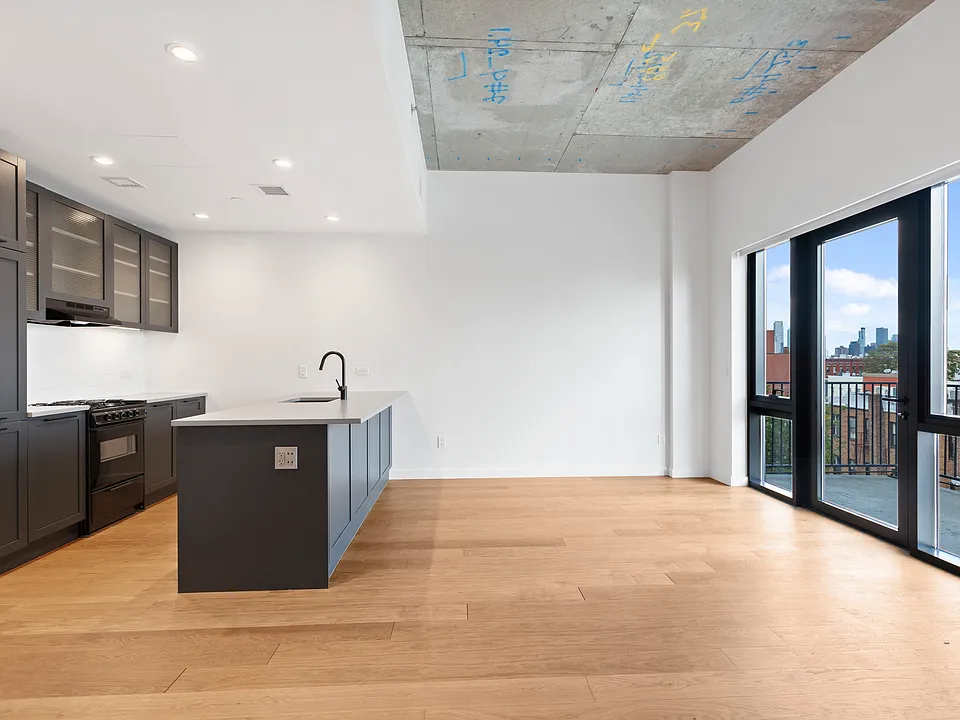 860 Lorimer St #5A