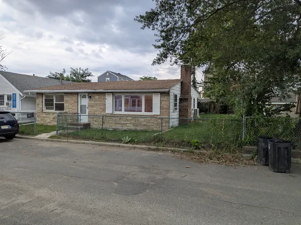 24 Seaside Pl, Keansburg, NJ 07734