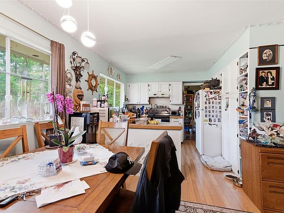 4th image of 2187 Burgoyne Rd