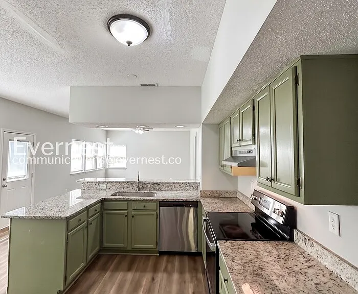 9601 Marshbrooke Rd — Photo 4