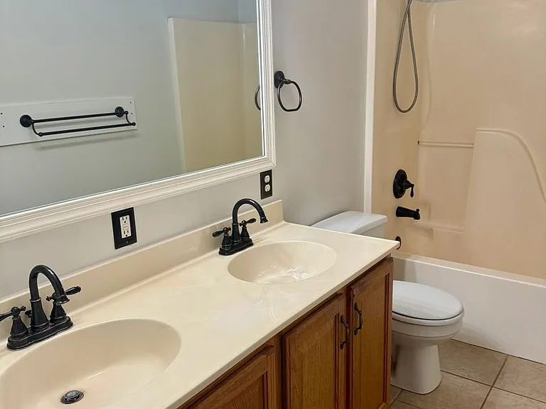 809 Rockwood Dr — Photo 13