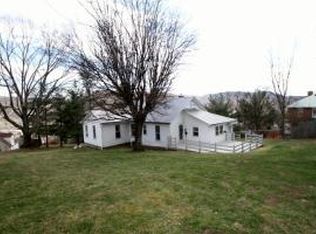 606 Chesapeake St, Ronceverte, WV 24970