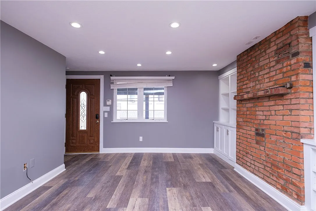 3 bed, 1156 sqft, $2,200 — Photo 4