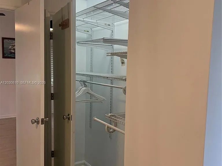 225 SE 16th Ave #2 — Photo 8