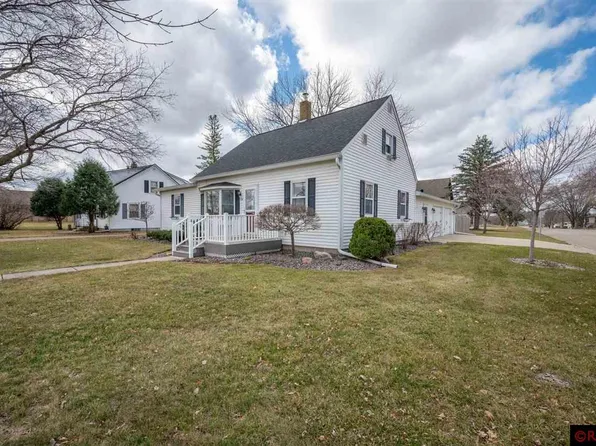 904 S Ramsey St, Blue Earth, MN 56013