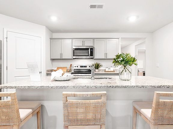 4th image of 2120 Montalvan Drive