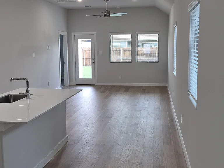 858 River Ln — Photo 3