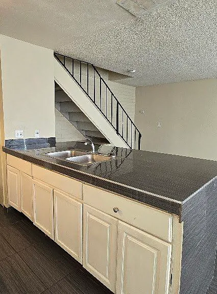2603 W Fairmont Ave #101 — Photo 4