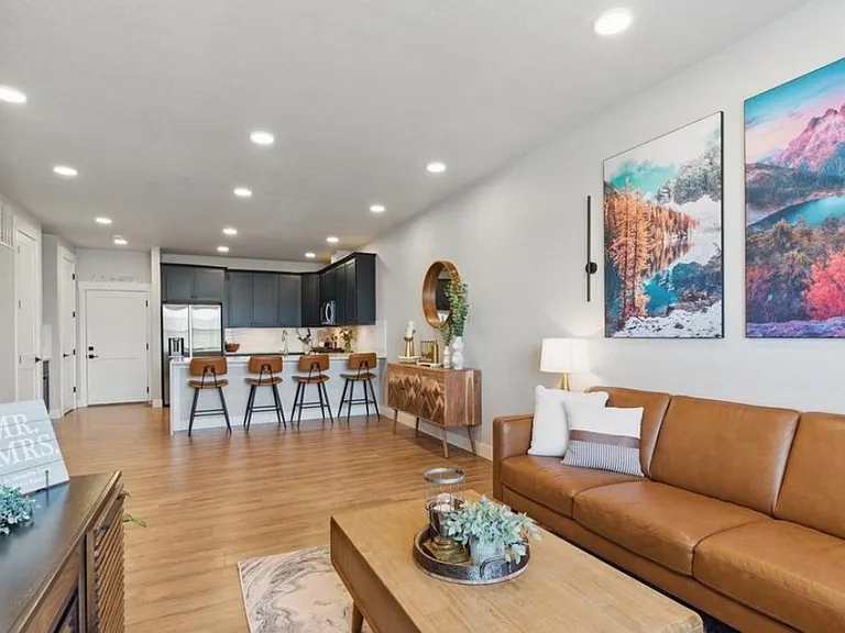 5076 Coolidge Ave — Photo 3