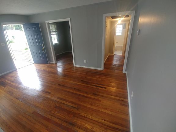3rd image of 214 Oak Forest Dr