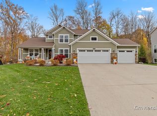 2697 W Morgan Trl NE, Rockford, MI 49341