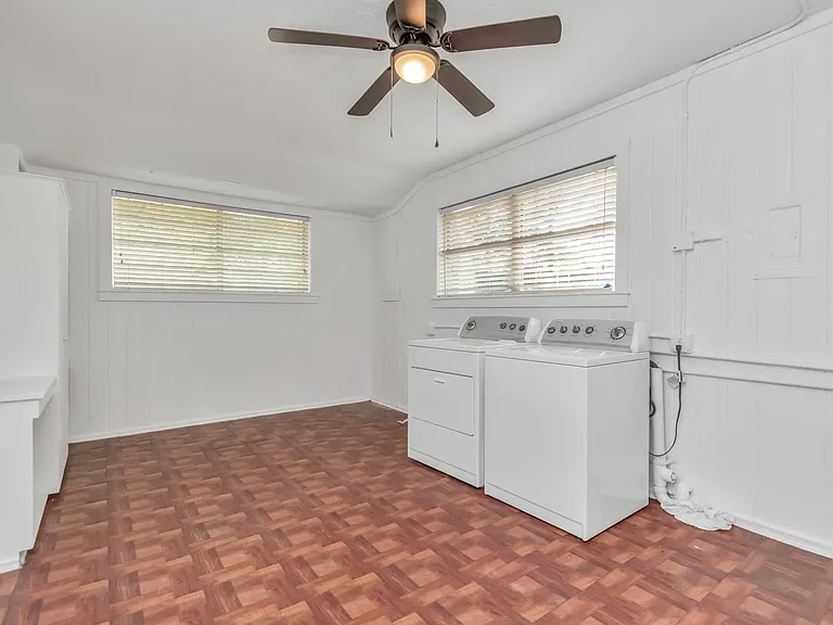 602 Everett St — Photo 21