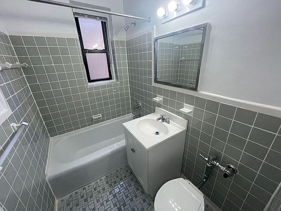 3rd image of 102-20 67th Dr #612