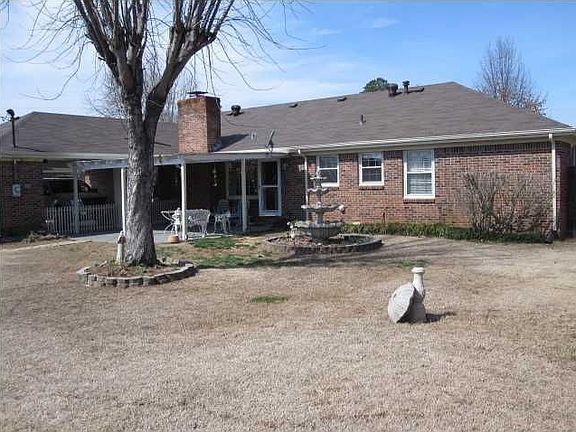 5th image of 320 Crestwood Dr