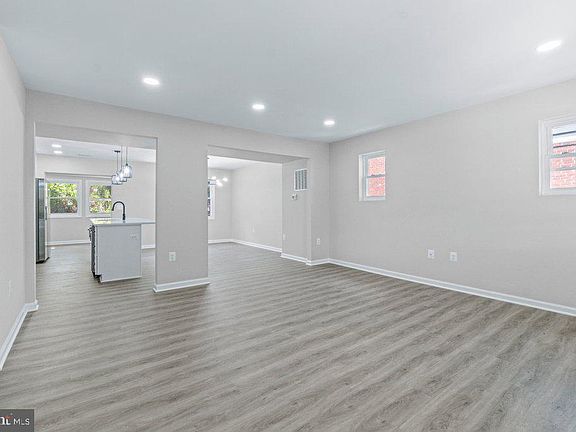 3rd image of 5527 Belle Ave