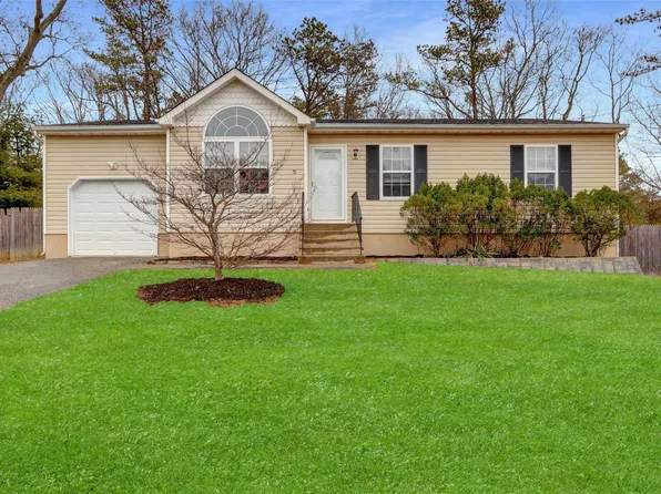 51 Panamoka Trail, Ridge, NY 11961