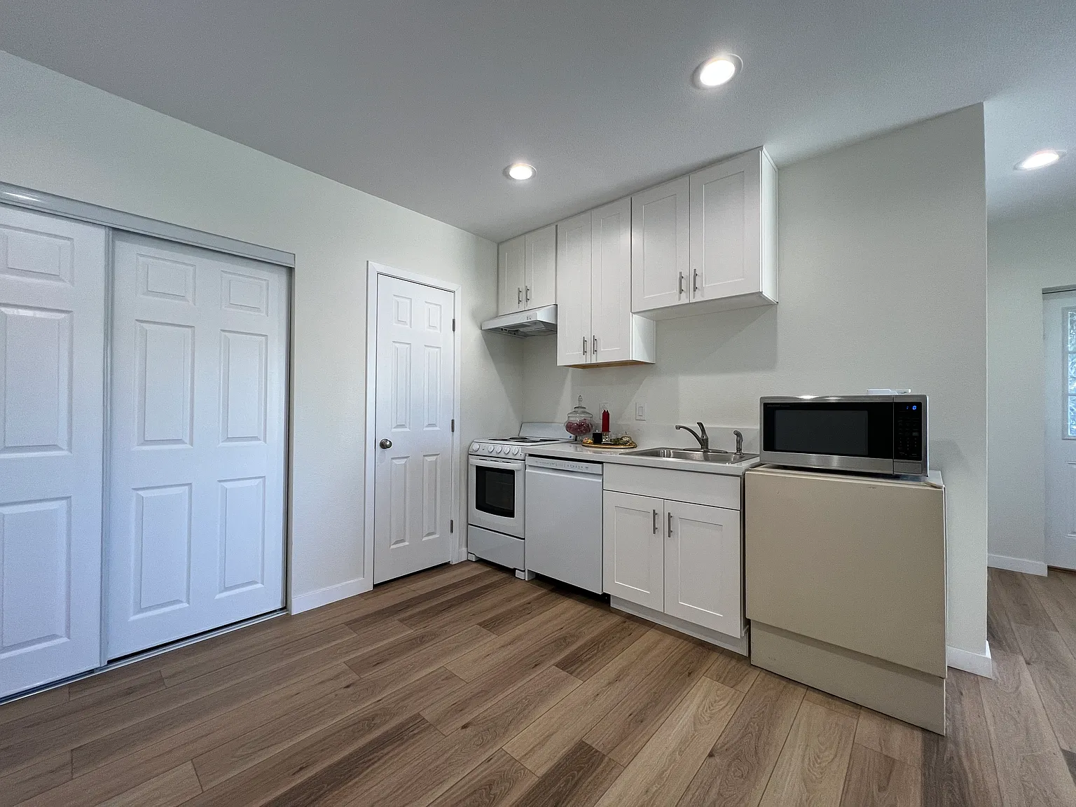 Studio, 500 sqft, $2,000 — Photo 4