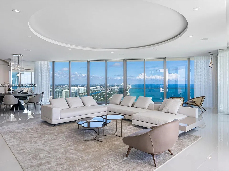 18975 Collins Ave #4600