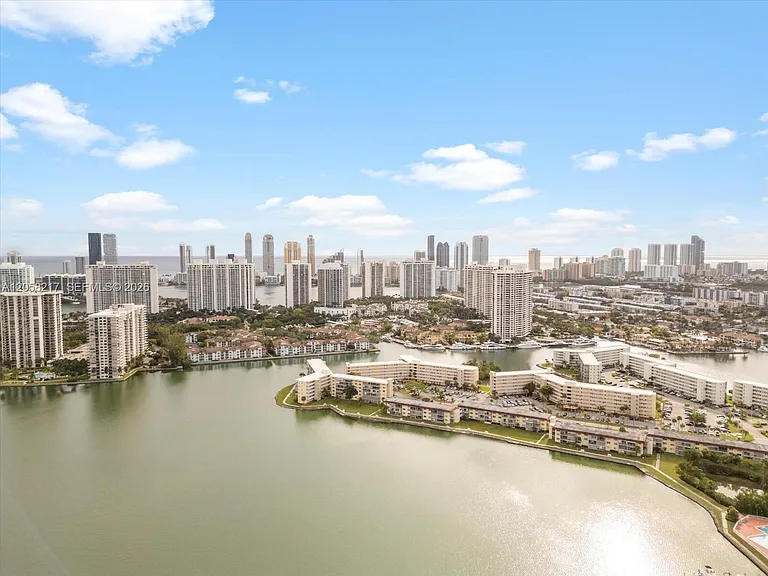 18071 Biscayne Blvd #1401 — Photo 38