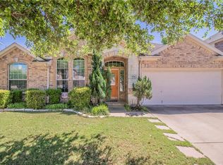 936 Park Forest Dr, Hurst, TX 76053