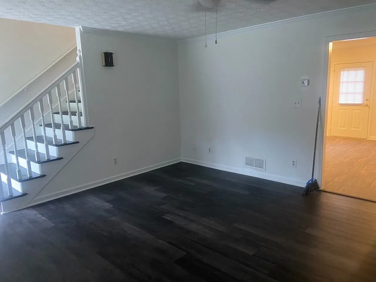 3 bed, 2300 sqft, $2,300 — Photo 2