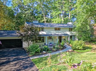 1970 Village Rd, Niskayuna, NY 12309