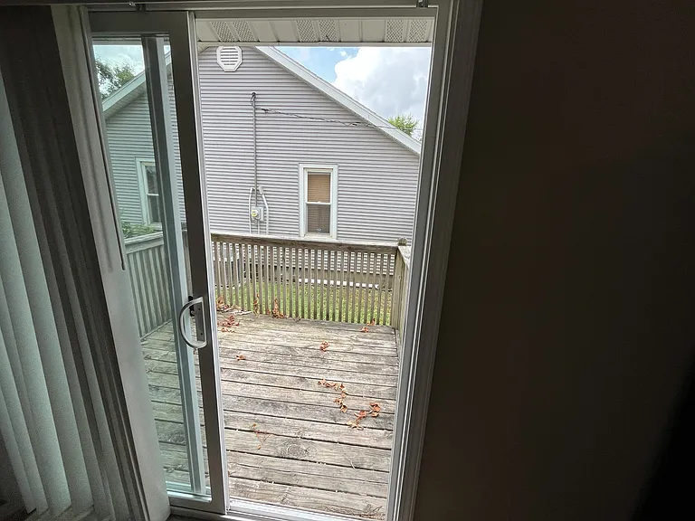 425 Paul Ave — Photo 16