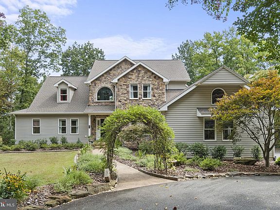 2nd image of 30 Ironwood Rd