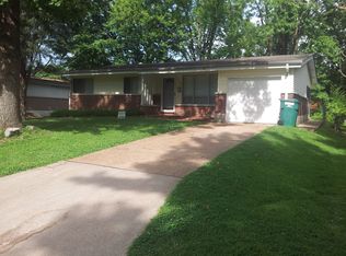 10708 Hallwood Dr, Saint Louis, MO 63136