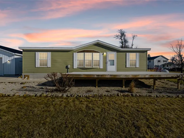 301 South St, Prairieburg, IA 52219